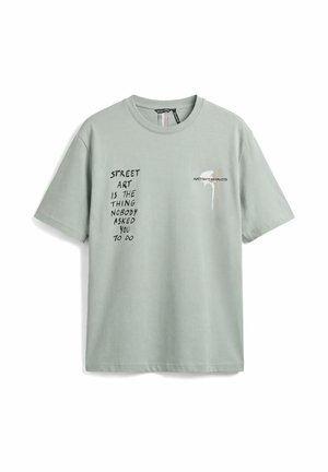 T-shirt vert clair à manches courtes avec texte noir « STREET ART IS THE THING NOBODY ASKED YOU TO DO » sur la poitrine gauche et petit logo Antony Morato.