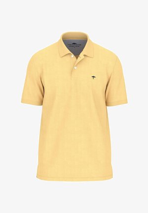 Gul bomulds polo skjorte med klassisk krave, to knaplukninger og lille broderet logo på venstre bryst. Korte ærmer.