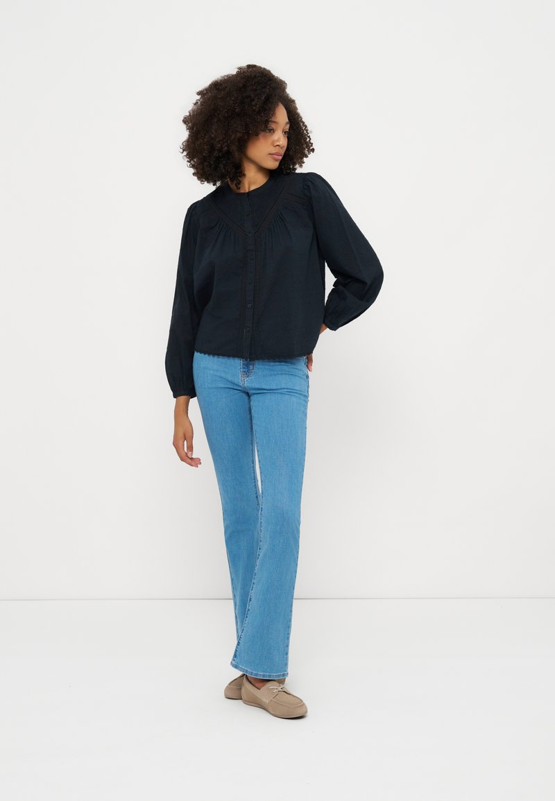 Blusa abotonada