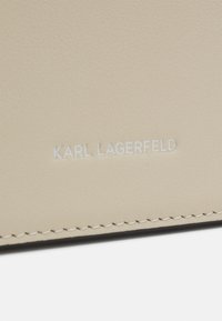 KARL LAGERFELD SIGNATURE - Borsa a mano - cream