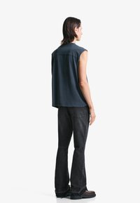Bershka FLARE - Traperice krojene za nošenje s čizmama - black