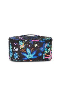Rechthoekige cosmetica tas van zwarte stof met levendige bloemen- en bladmotieven in blauw, roze en groen. Voorzien van een handvat aan de bovenkant en een ritsluiting.