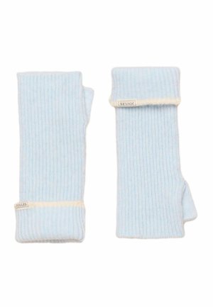 Coppia di guanti senza dita in maglia coste celeste chiaro con polsino ribaltato e piccole etichette in tessuto del marchio.