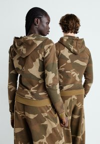 Jaded London WASHED MINI MONSTER HOODIE UNISEX - Majica s kapuljačom i patentnim zatvaračem - camo