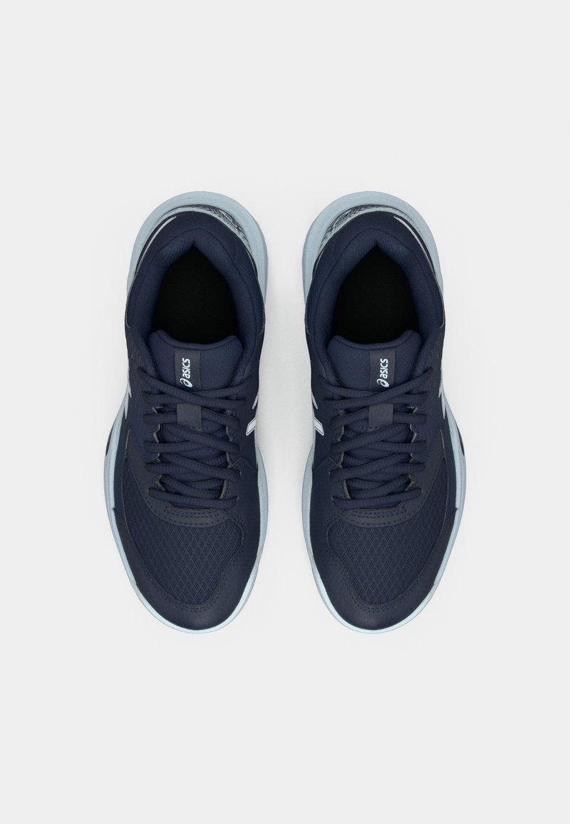 Chaussures de sport bleu marine avec tige en mesh et synthétique. Caractéristiques : bout rond, design à lacets, col rembourré et semelle en caoutchouc bleu clair.