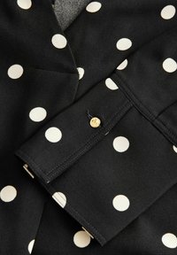 Unausgewählt, black white spot