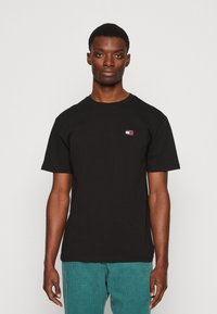 Tommy Jeans BADGE TEE - T-shirt basic - black