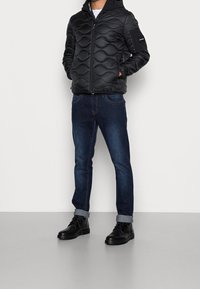 Calvin Klein Chaqueta de entretiempo - black
