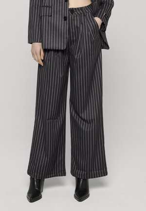 Bukse - dark grey stripes