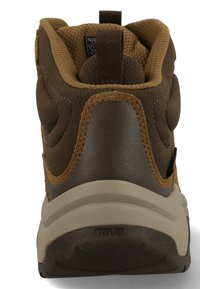 Brauner Wanderstiefel mit gepolstertem Kragen, strukturiertem Stoff und glatten synthetischen Akzenten. Robuste graue Außensohle sorgt für Traktion. Logo an der Ferse.