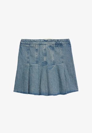 Lyseblå denim plisseret nederdel med en tætsiddende talje og syede lodrette paneler, vist fladt på en hvid baggrund.