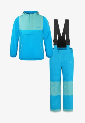 Blaue und türkisfarbene wasserdichte Jacke mit einer Fronttasche, verstellbarem Kapuzen und elastischen Bündchen, kombiniert mit passenden blauen Hosen und Hosenträgern.