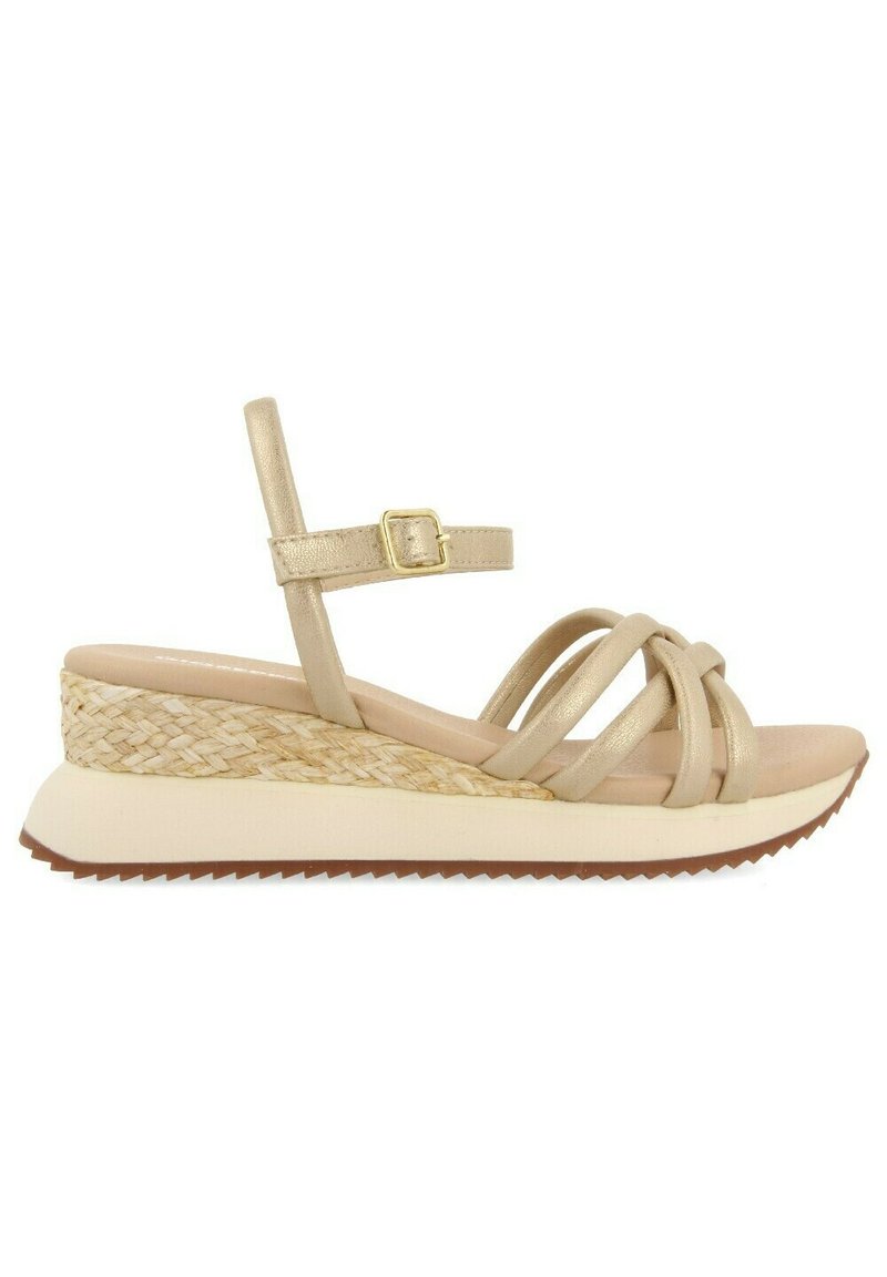 Gioseppo Sandalen met sleehak goudkleurig