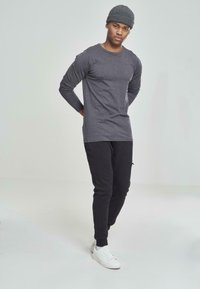 Urban Classics FITTED STRETCH L/S - Pikkade varrukatega topp - charcoal