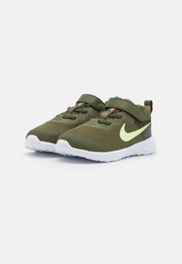 Nike Performance NIKE REVOLUTION 6 (TDV) - Sapatos para corrida em estrada - rough green/barely volt/black/total orange