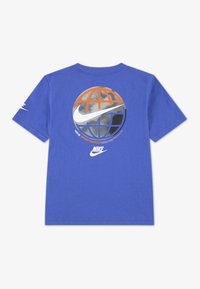 Nike Sportswear GLOBE - T-shirts med print - comet blue