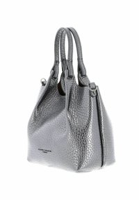 Sac à main en cuir texturé argent métallique avec double poignées et côtés flexibles légèrement structurés.