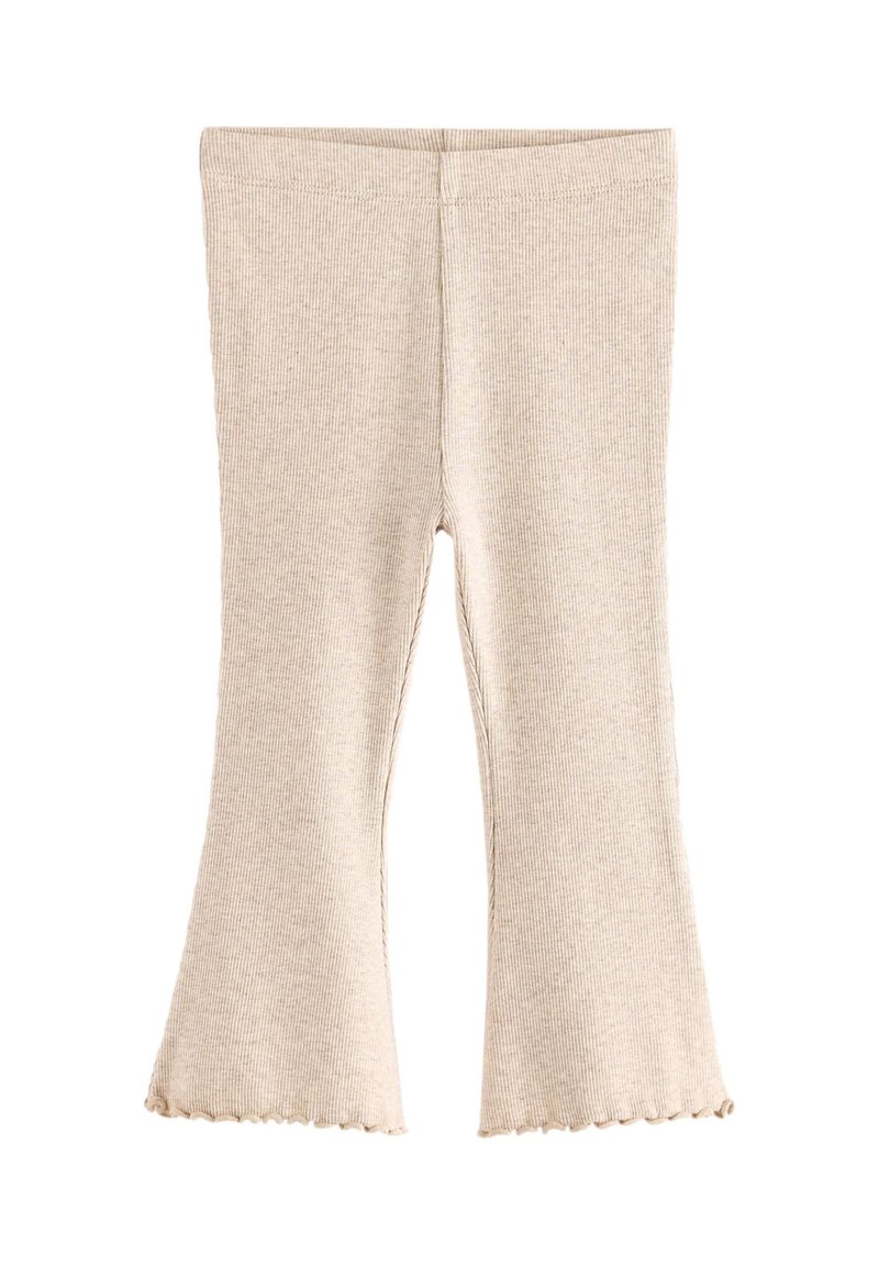 Leggings beige acanalados con dobladillo acampanado y borde ondulado, hechos de un material suave y elástico para comodidad y flexibilidad.