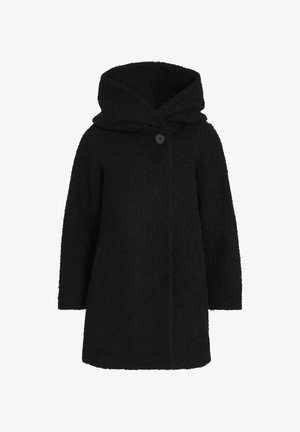 Juodas gobtuvinis paltas, pagamintas iš tekstūruoto audinio. Yra viena mygtuko užsegimo sistema ir šoninės kišenės. Dizainas yra atsipalaidavęs, šiek tiek perdėtas.