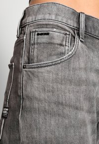 G-STAR ARC 3D BOYFRIEND - Calças de ganga de corte relaxado - faded carbon