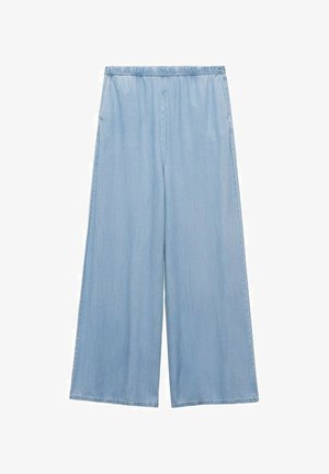Jasnoniebieskie dżinsy o szerokich nogawkach, wykonane z denimu, z elastyczną talią dla wygody. Gładka tekstura z czystymi szwami i bez ozdób.
