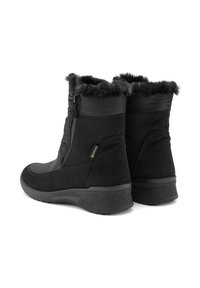 Botines negros con un cuello de piel sintética, hechos de una mezcla de ante y material sintético. Presenta una cremallera lateral y una suela de goma texturizada.