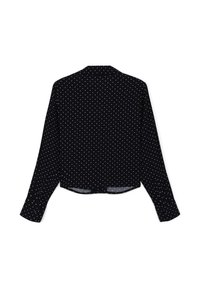 Maglietta nera a maniche lunghe con pois bianchi, colletto e orlo corto con polsini abbottonati. Tessuto dalla consistenza liscia.