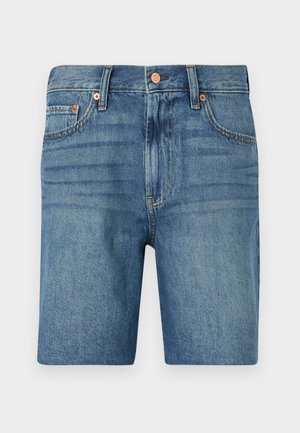 Shorts en denim bleu clair, présentant une coupe classique, cinq poches et des accents cuivrés pour le contraste. Tissu texturé de poids moyen.