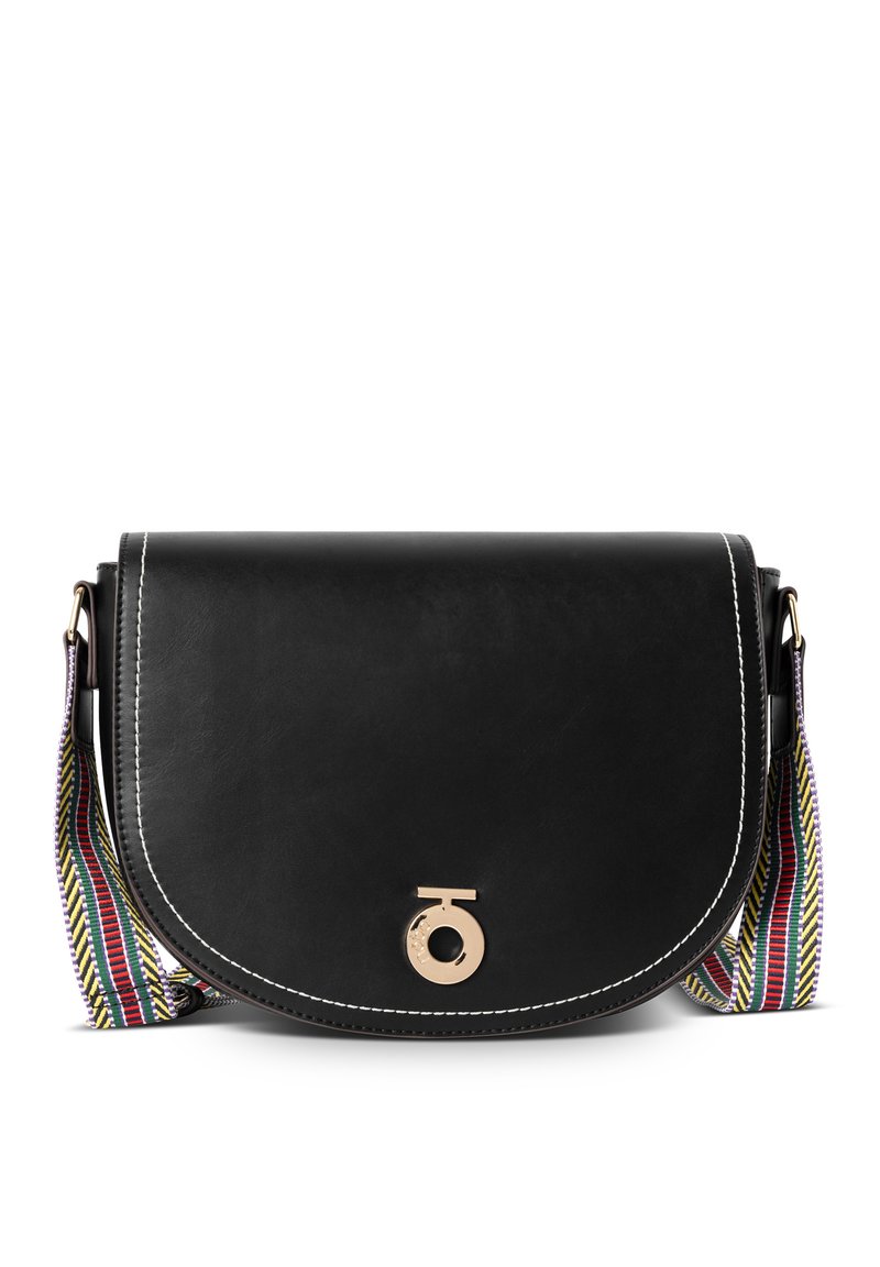 Borsa a tracolla nera in pelle con un cappuccio curvo, cuciture bianche a contrasto e una tracolla intrecciata a strisce multicolori. Accentazione del logo in metallo.