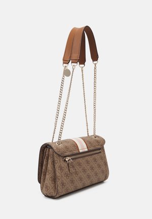 Brązowa torba na ramię z wzorem, złotymi łańcuszkowymi paskami, brązowymi skórzanymi poduszkami na ramiona, przednią kieszenią na zamek i białym oraz różowym paskiem na klapie.