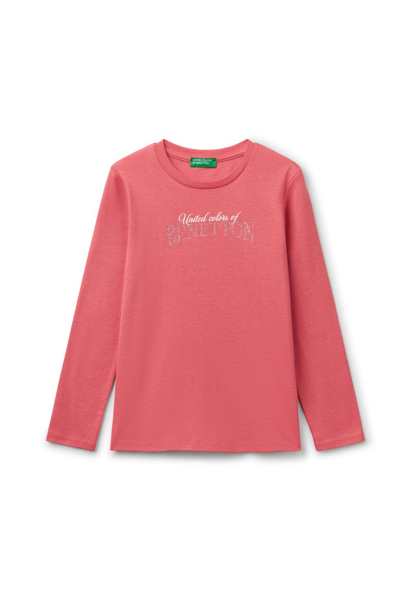 Long-sleeve, round-neck t-shirt in pink fabric with a soft texture. Features silver text "United colors of BENETTON" across the chest.