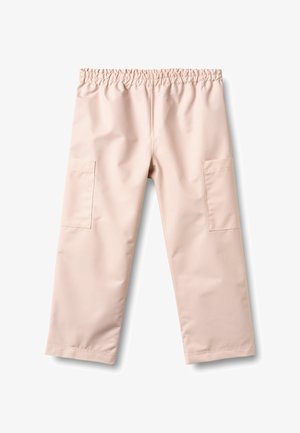 Pantalon rose pâle en tissu lisse, avec une taille élastique et deux poches latérales. Coupe droite sans motifs apparents.