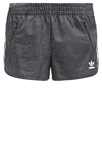 Svarta sportiga shorts med texturerat mönster, elastisk midja, sidofickor med dragkedja och kontrasterande vita detaljer på sidorna.
