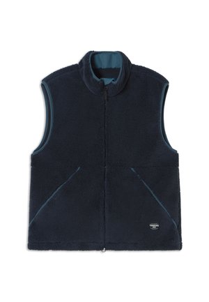 Gilet en polaire navy avec un col montant, sans manches, et deux poches avant. Présente une doublure intérieure contrastante et un logo de marque discret.