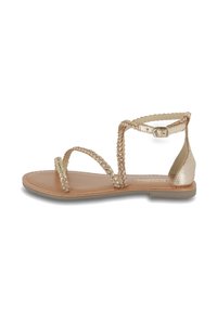 Sandali con cinturino intrecciato dorato e suola piatta, dotati di una delicata fibbia alla caviglia e di una morbida soletta beige. Un design semplice ed elegante.