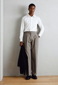 Esprit Chemise classique - white