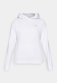 Weißer Pullover-Hoodie aus weichem Stoff, mit einer Kängurutasche, gerippten Bündchen und Saum sowie einem kleinen grauen Logo auf der Brust.