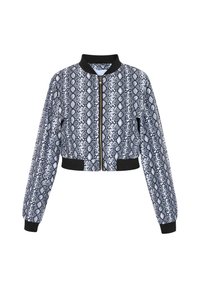 Jachetă bomber scurtă, cu un model de piele de șarpe albastră și neagră, cu manșete și guler ribbați negri, și închidere cu fermoar frontal.