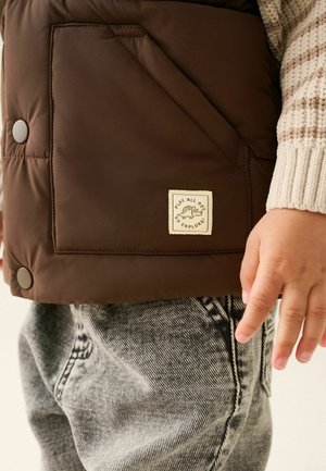 Next, REGULAR FIT - HOODED GILET - Vesta - brown
