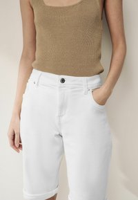 Next KNEE  - Farkkushortsit - white