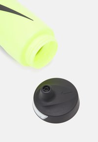 Nike Performance REFUEL BOTTLE GRIP 18 OZ / 532ML UNISEX - Boca za piće - volt/black
