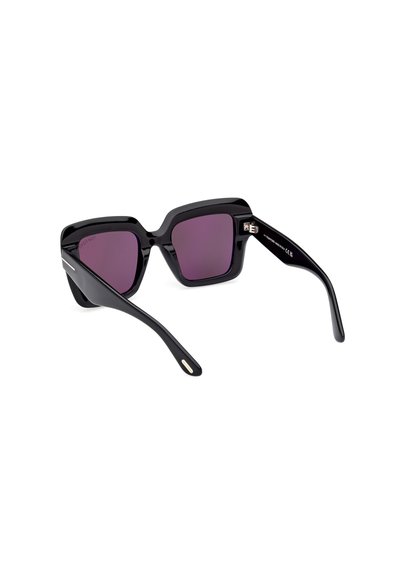 Schwarze quadratische Sonnenbrillen mit lila Gläsern. Dicke, glänzende Rahmen, angedeutetes Design und Metallakzente an den Bügeln.