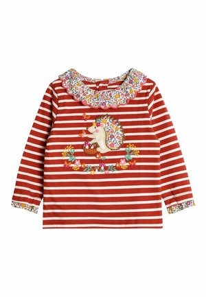 Rot-weißer gestreifter Langarmshirt mit einem gewellten Blumenkragen und einem Igel-Stickerei, verziert mit dekorativen Blumen und Schmetterlingen.