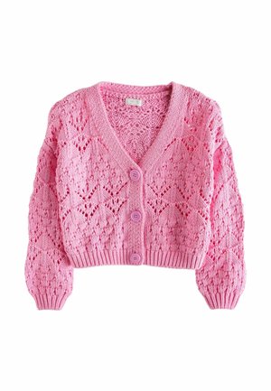 Cardigan en tricot rose avec un motif en dentelle, col en V, manches longues, poignets et ourlet côtelés, et trois boutons sur le devant.