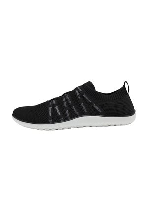Schwarzer Sneaker mit einem gewebten Mesh-Obermaterial, elastischen Bändern und einer weißen Gummisohle. Flexibles Design, leicht und mit strukturierter Oberfläche.
