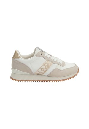 Baskets blanches et beiges avec lacets blancs, détails en daim beige, bande logo beige sur le côté et semelle en gomme avec motif rainuré.