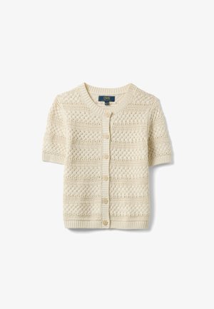 Cardigan en maille à manches courtes de couleur crème avec motifs torsadés et ajourés, col rond et six boutons à l'avant.