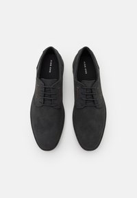 Pier One Volnočasové šněrovací boty - black