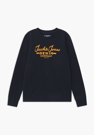 Marineblauwe sweatshirt met lange mouwen en gele tekst "Jack & Jones Denim Company" op de voorkant, ronde hals en geribbelde manchetten.