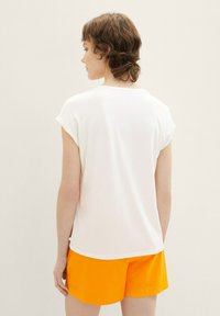 TOM TAILOR DENIM FLUENT TEE - T-Shirt basic - cloud off white
